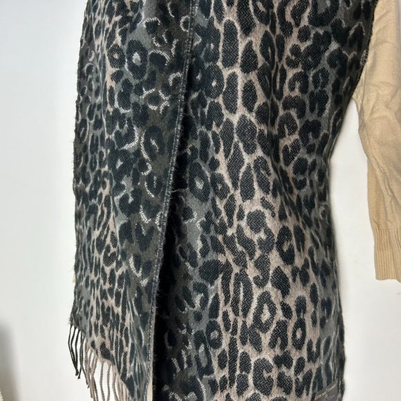 Softer than Cashmere? D&Y Black/White Mob Wife Animal Print Scarf - Picture 2 of 11